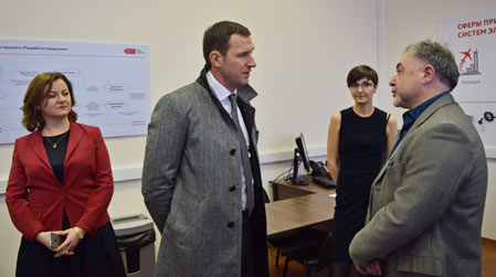 Заместитель председателя правительства Московской области Денис Буцаев посетил ОКБ «Гамма» 